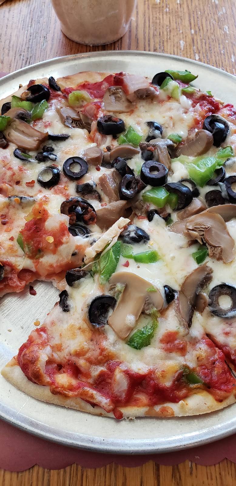 Neds Pizza | restaurant | 3246 S 27th St, Milwaukee, WI 53215, USA | 4146452400 OR +1 414-645-2400