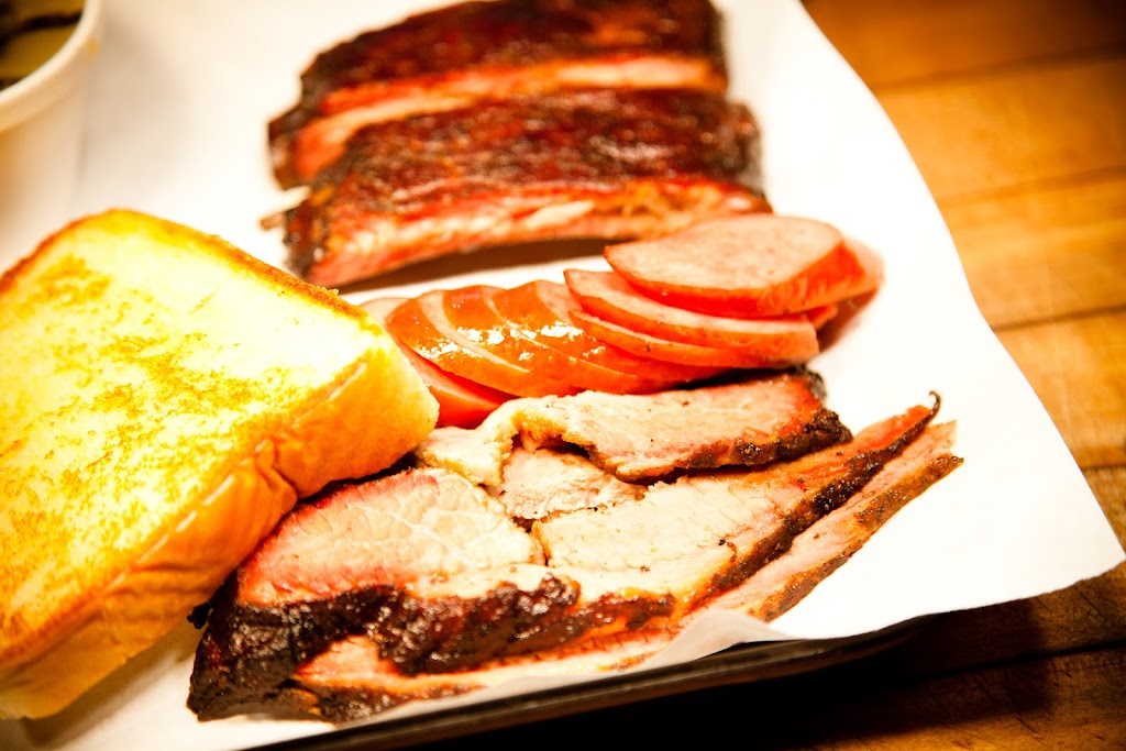 Johnnys BBQ | restaurant | 316 N Big Spring St, Midland, TX 79701, USA | 4322188806 OR +1 432-218-8806