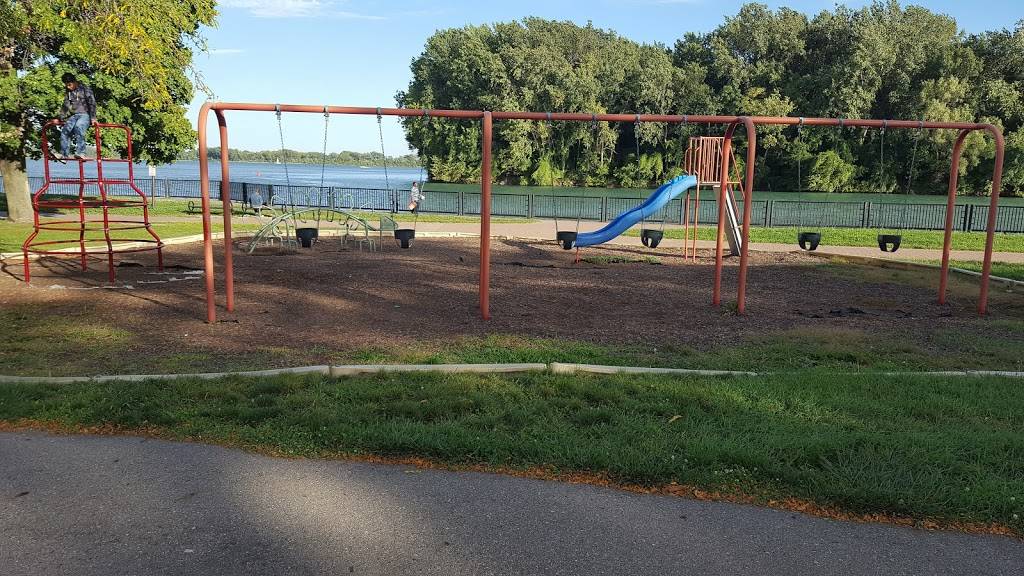 Riverside Coney Island | restaurant | 4460 W Jefferson Ave #1, Ecorse, MI 48229, USA | 3139283881 OR +1 313-928-3881