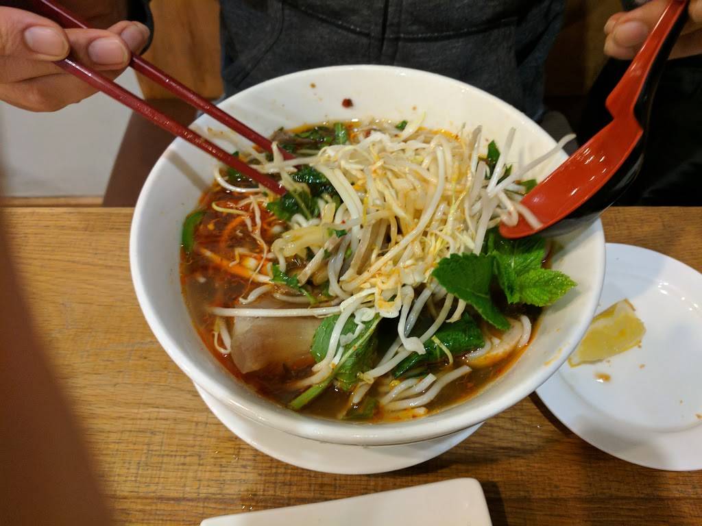 Pho Avenue | restaurant | 2500 W El Camino Real, Mountain View, CA 94040, USA | 6509352183 OR +1 650-935-2183