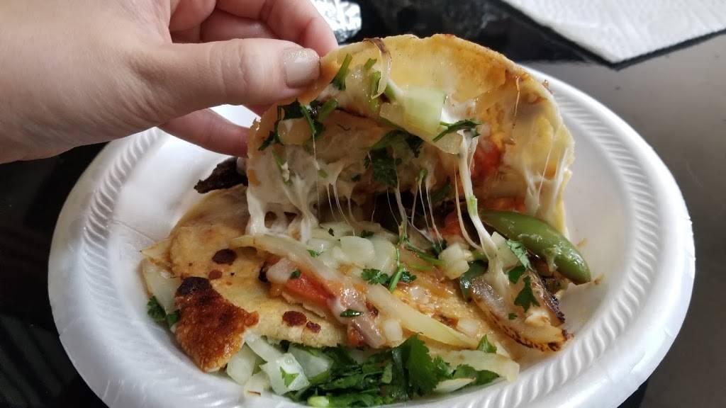 La Estrella Mini Market | restaurant | 602 E McKinney St, Denton, TX 76209, USA | 9405663405 OR +1 940-566-3405