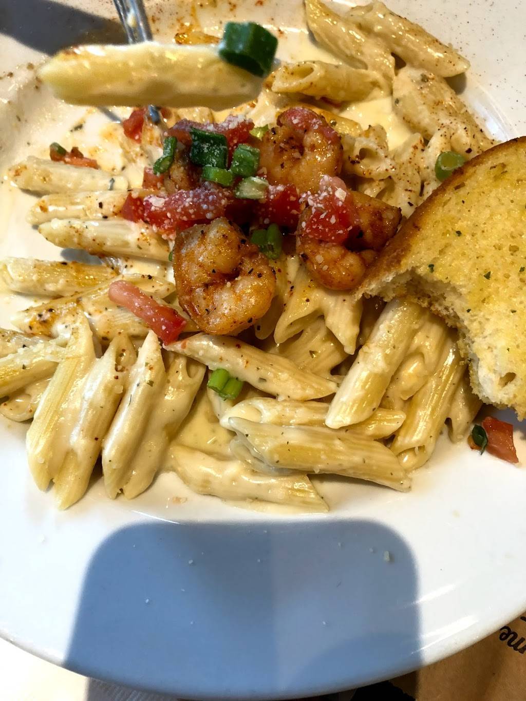 Chilis Grill & Bar | meal takeaway | 3220 Fashion Center Blvd, Newark, DE 19702, USA | 3022926999 OR +1 302-292-6999