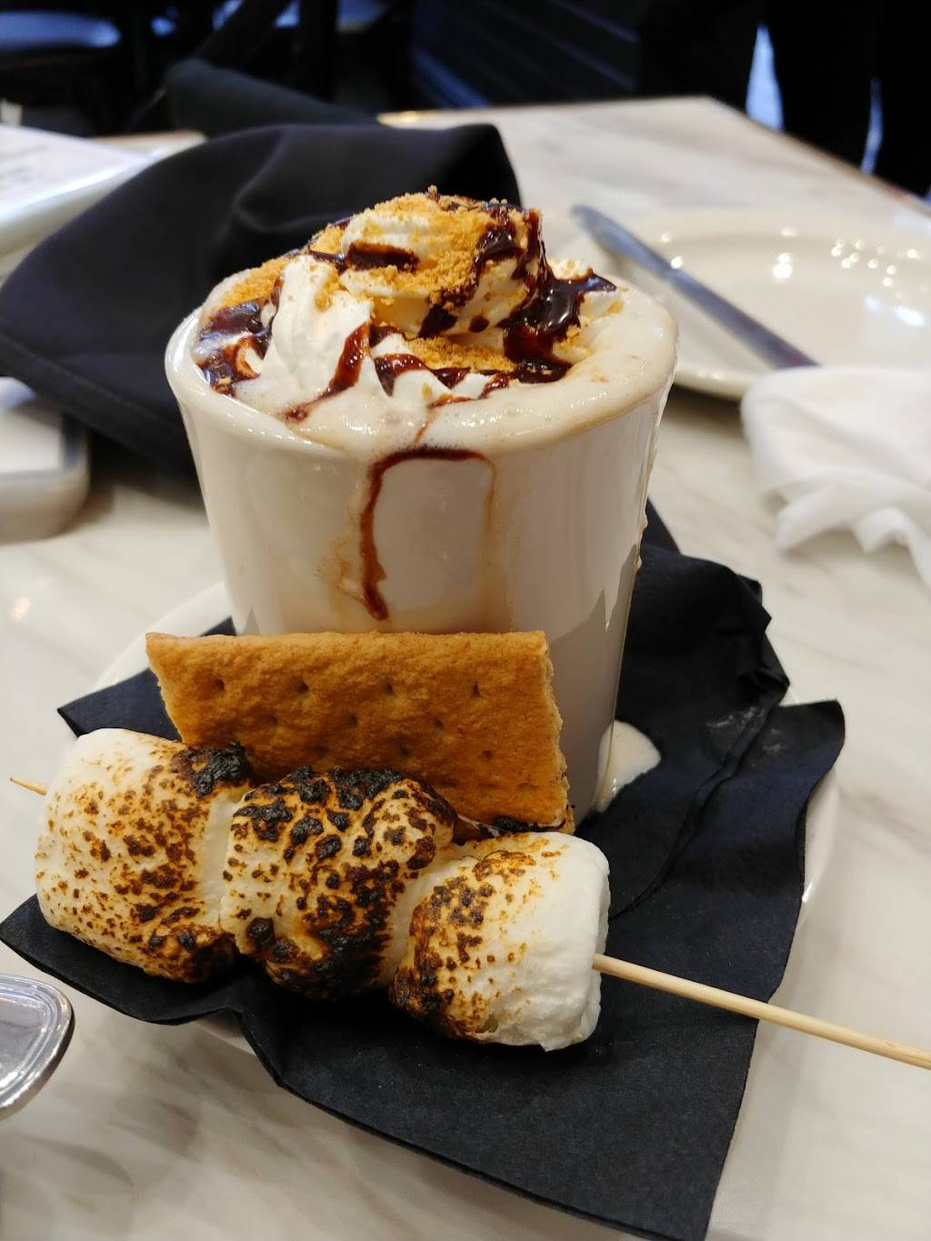 Sugar Factory | restaurant | Pentagon City Mall, 1100 S Hayes St, Arlington, VA 22202, USA | 7032583374 OR +1 703-258-3374