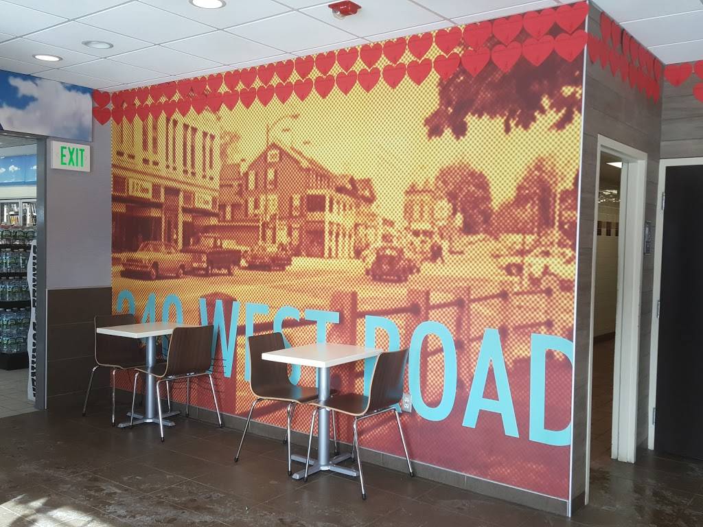 McDonalds | cafe | 240 W Rd, Lee, MA 01238, USA | 4132436695 OR +1 413-243-6695