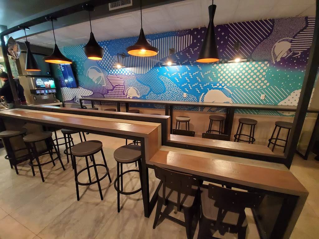 Taco Bell | meal takeaway | 22-24 31st St, Astoria, NY 11105, USA | 9294870952 OR +1 929-487-0952