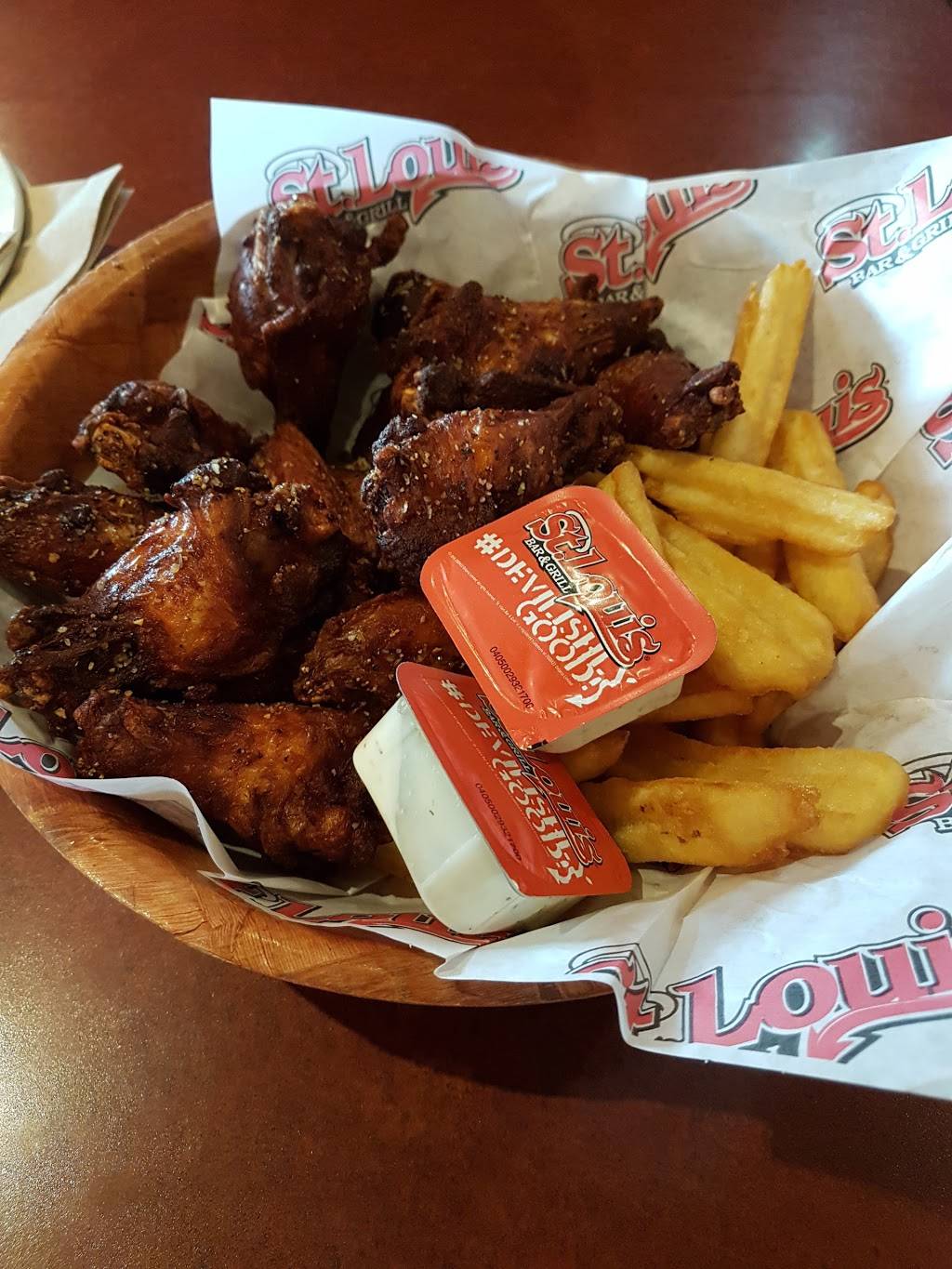 St. Louis Bar & Grill | restaurant | 23580 Woodbine Ave, Keswick, ON L4P 0E2, Canada | 9054761333 OR +1 905-476-1333