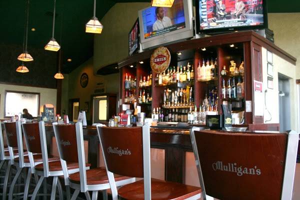 Mulligans Bar & Grill | restaurant | 830 Oregon Center Dr, Oregon, WI 53575, USA | 6088356422 OR +1 608-835-6422