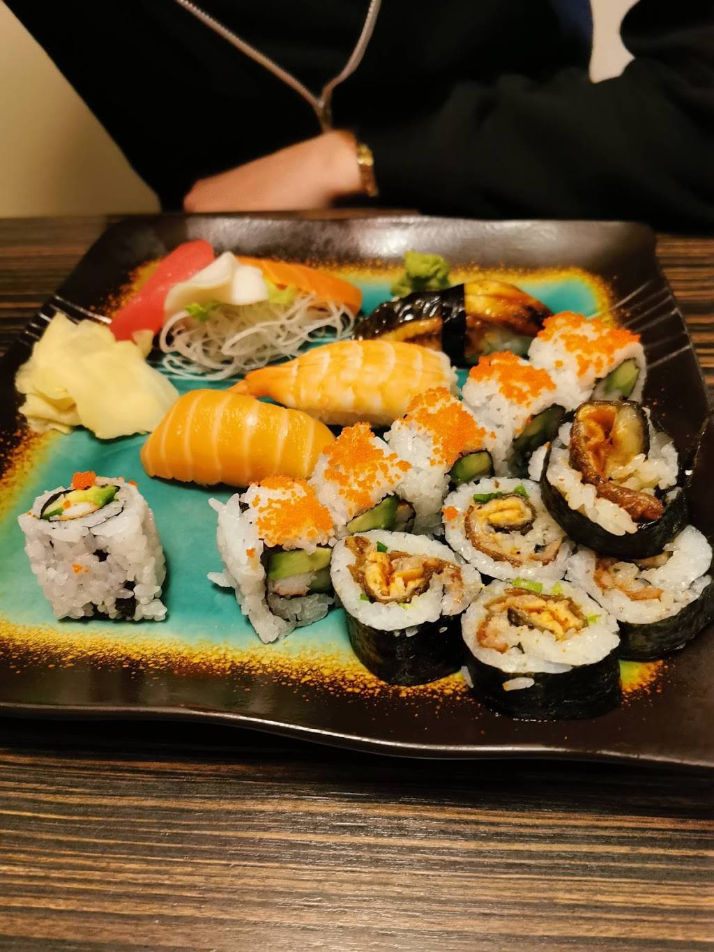 Sushi 88 | restaurant | 690 Somerset St W, Ottawa, ON K1R 6P4, Canada | 6132333288 OR +1 613-233-3288