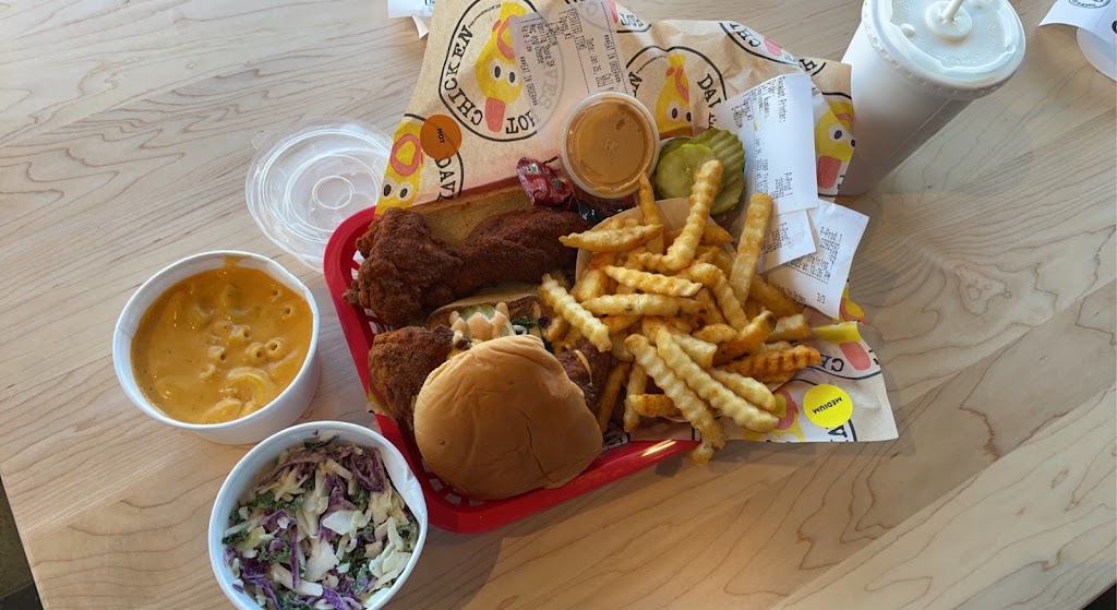 Daves Hot Chicken | restaurant | N92W16125 Falls Pkwy, Menomonee Falls, WI 53051, USA | 2629532540 OR +1 262-953-2540