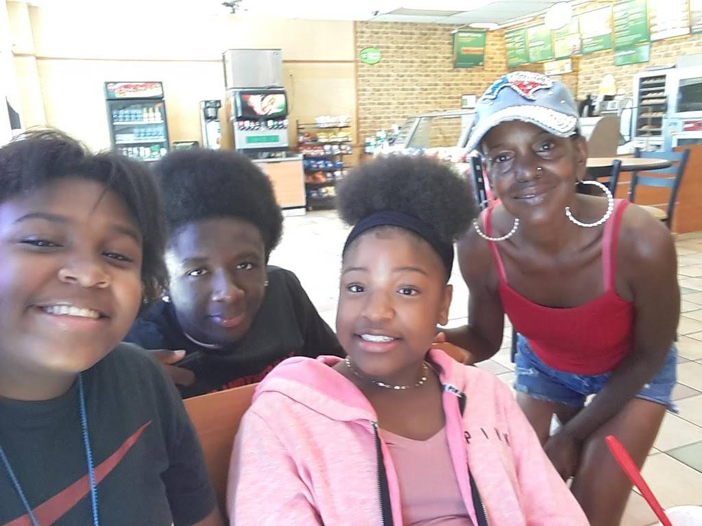 Subway | restaurant | 690 E New Circle Rd, Lexington, KY 40505, USA | 8592554474 OR +1 859-255-4474