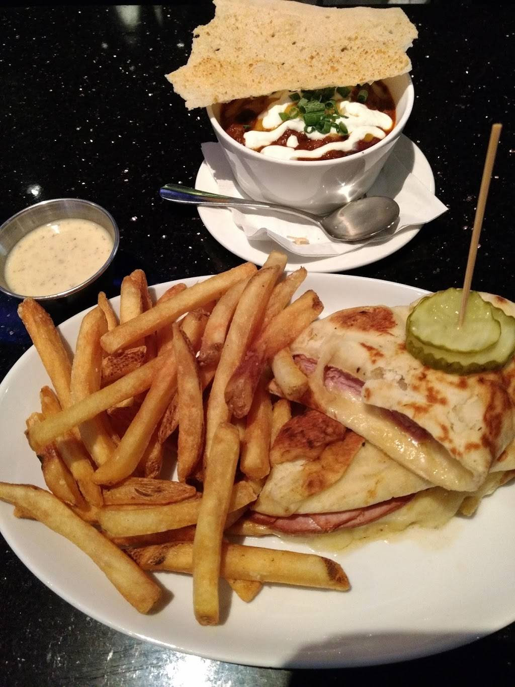 Fuse Sports Bar | restaurant | 2800 Opryland Dr, Nashville, TN 37214, USA | 6154586848 OR +1 615-458-6848