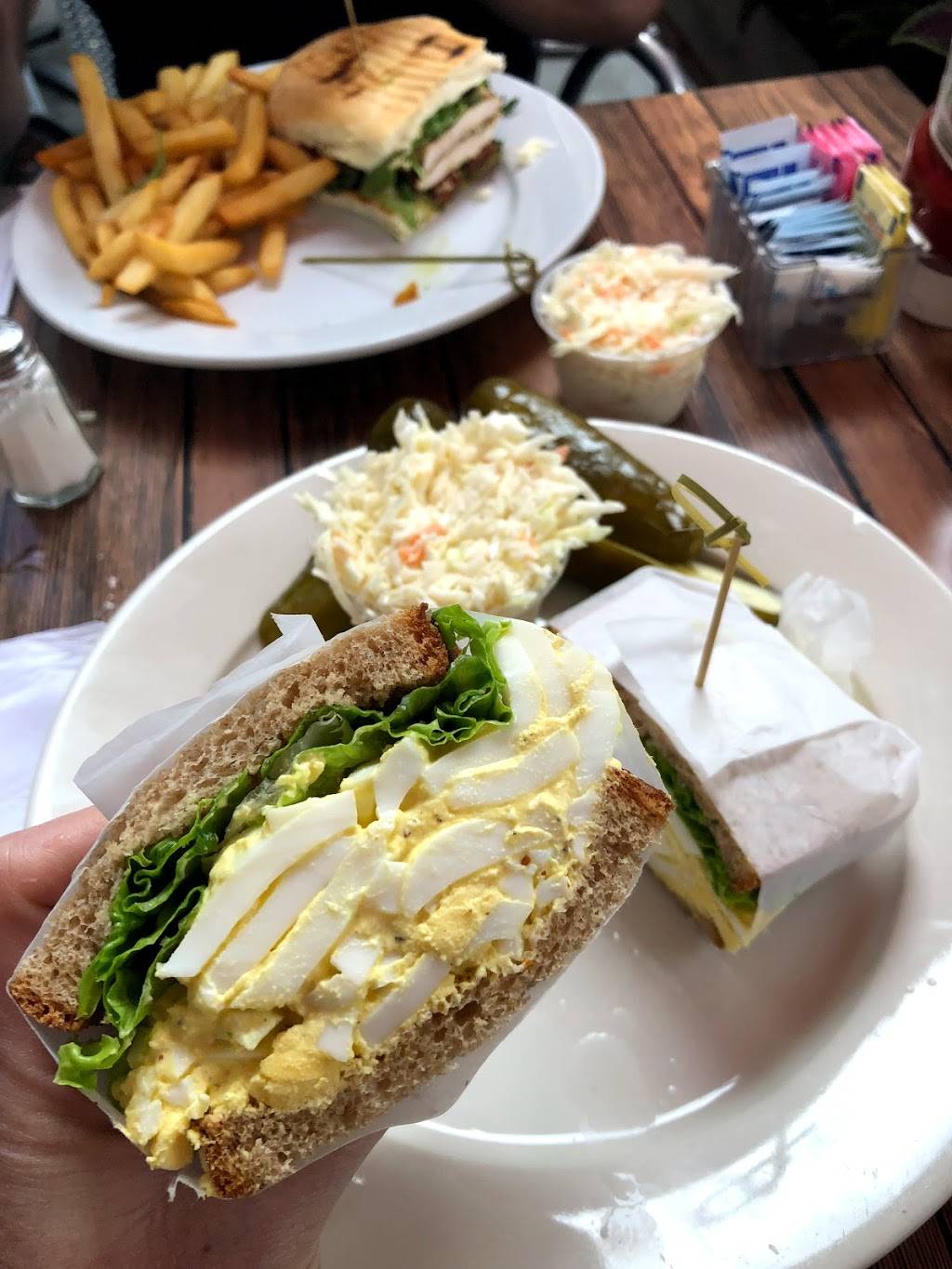 Gracie Mews Diner | meal takeaway | 1550 1st Avenue, New York, NY 10028, USA | 2128612290 OR +1 212-861-2290