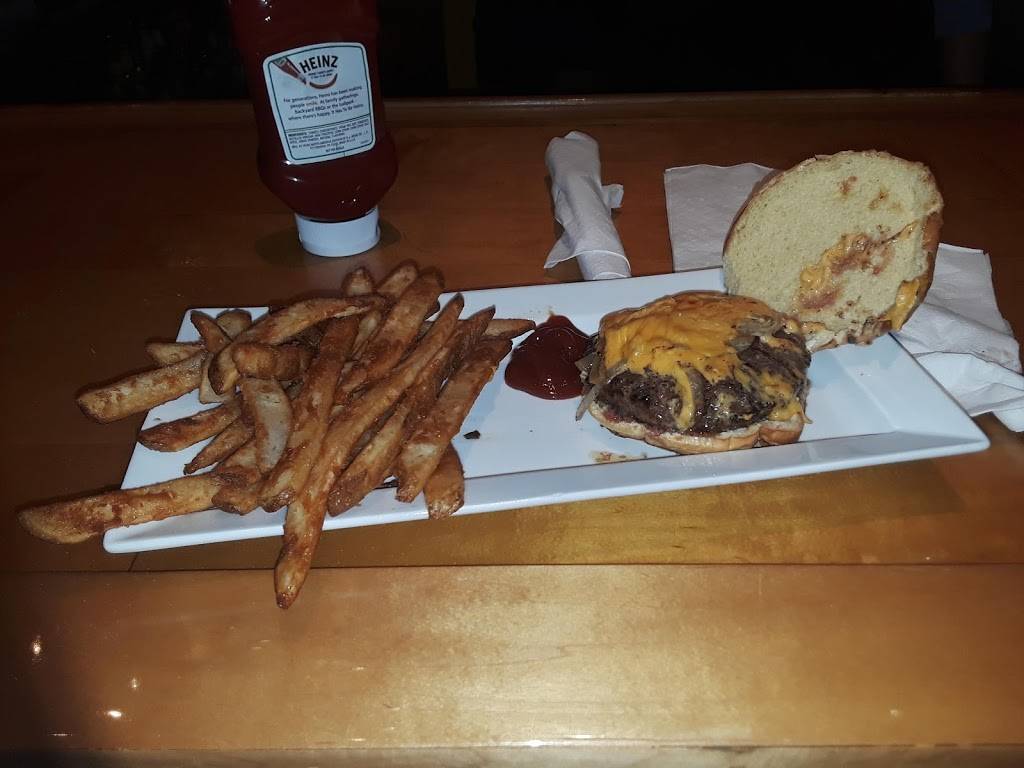 Sneakers Sports Grille | restaurant | 111 Beach Blvd, Jacksonville Beach, FL 32250, USA | 9044821000 OR +1 904-482-1000