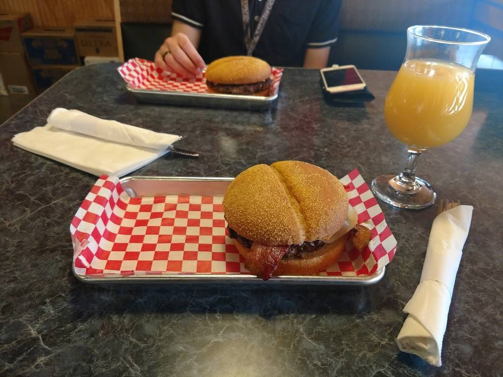 Spinns Burger & Beer | restaurant | 4411 Montaño Rd NW, Albuquerque, NM 87120, USA | 5058996180 OR +1 505-899-6180