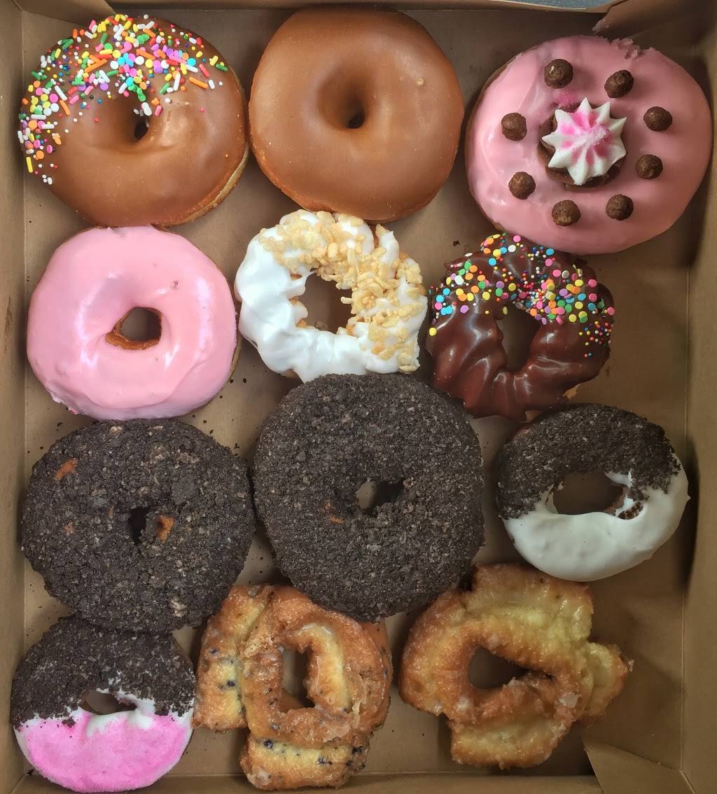 Dandee Donuts Factory | bakery | 102 N 28th Ave, Hollywood, FL 33020, USA | 9549291118 OR +1 954-929-1118