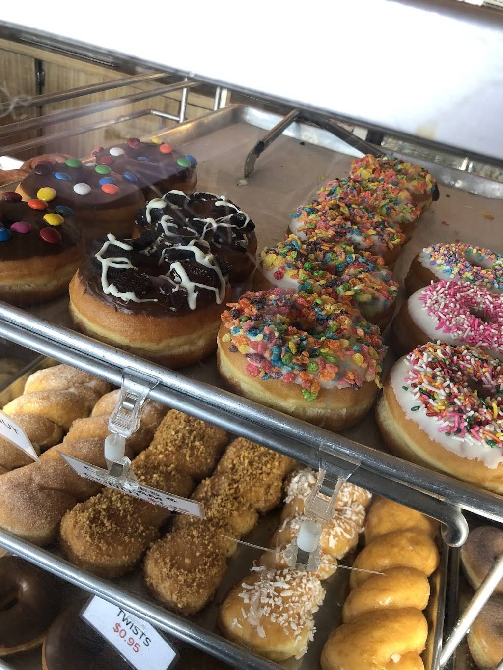Golden Donuts | bakery | 11051 Hawthorne Blvd, Lennox, CA 90304, USA | 3106745430 OR +1 310-674-5430