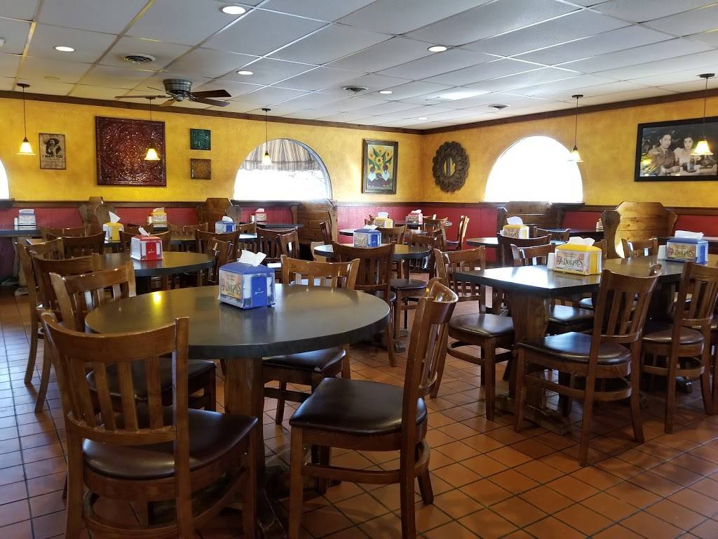 Adolphs Mexican Foods | restaurant | 2903 Avenue of the Cities, Moline, IL 61265, USA | 3097978408 OR +1 309-797-8408