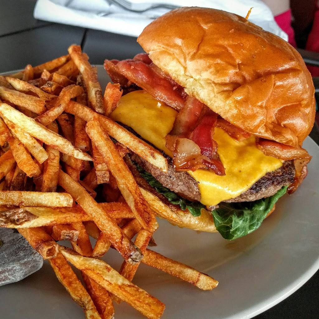 Central Station Steak And Ale | restaurant | 2281 Central Ave, Cambridge, OH 43725, USA | 7404399054 OR +1 740-439-9054