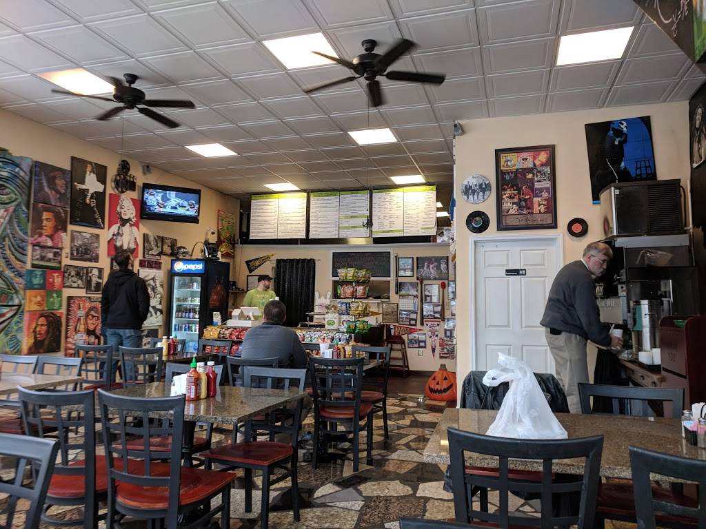 Ninth Street Deli @ Howards | restaurant | 2732 S 13th St, St. Louis, MO 63118, USA | 3146643354 OR +1 314-664-3354