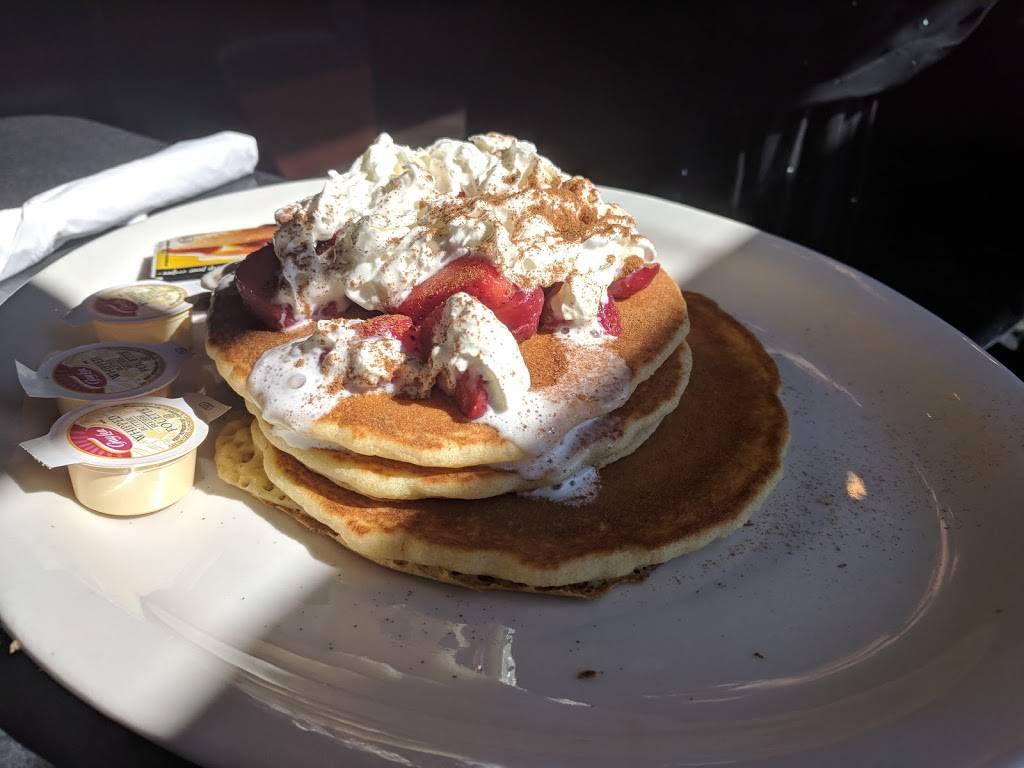 Giggling Tomatoes | restaurant | 2280 Bovaird Dr E, Brampton, ON L6R 3J5, Canada | 9057896419 OR +1 905-789-6419