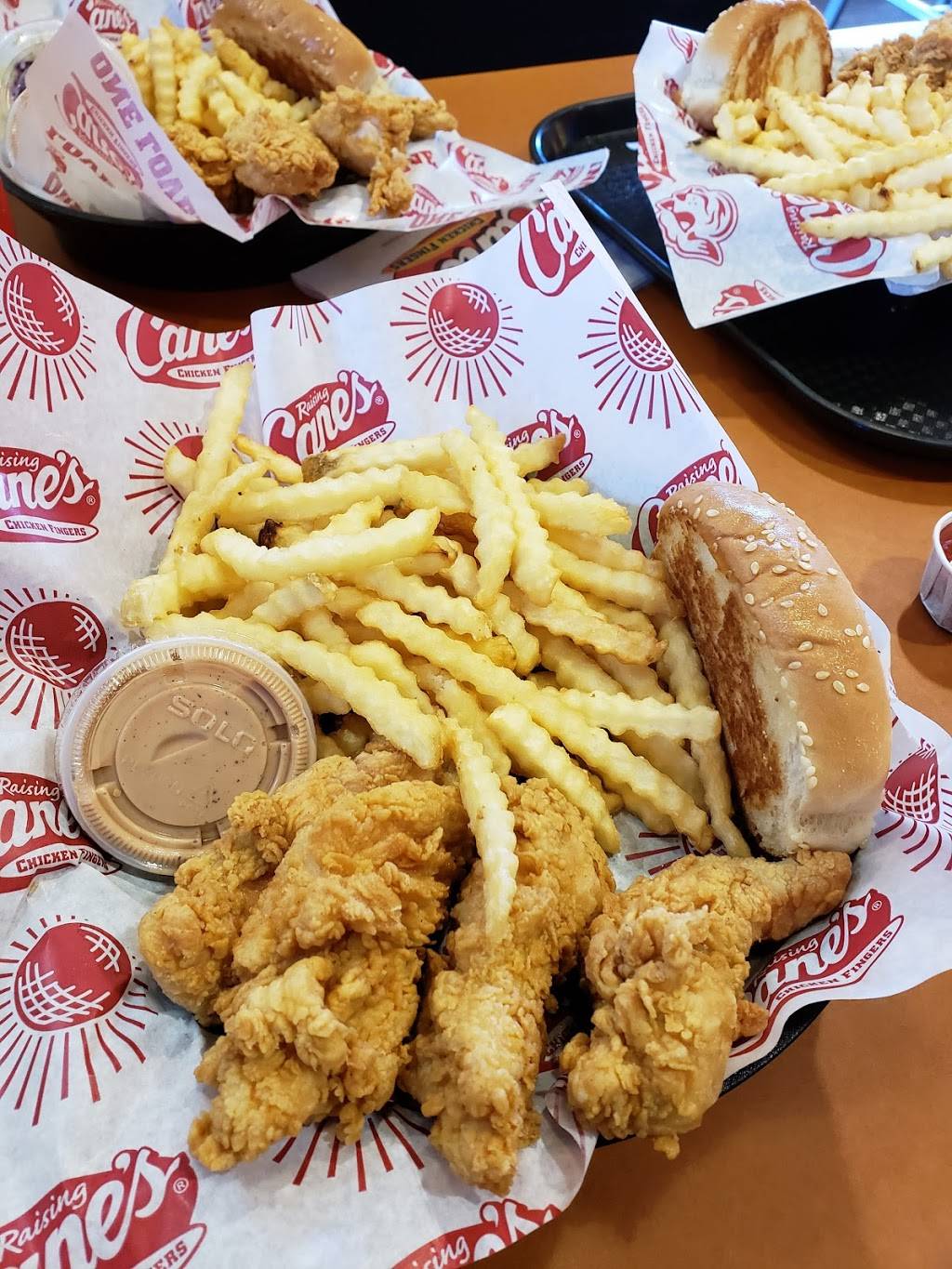Raising Canes Chicken Fingers | meal takeaway | 6095 Mid Rivers Mall Dr, St Peters, MO 63304, USA | 6369227429 OR +1 636-922-7429
