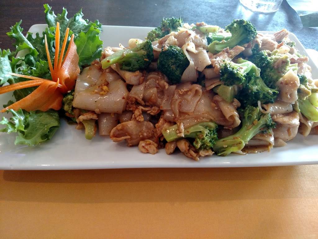 Royal Thai | restaurant | 1006 Hebron Rd, Heath, OH 43056, USA | 7405227116 OR +1 740-522-7116
