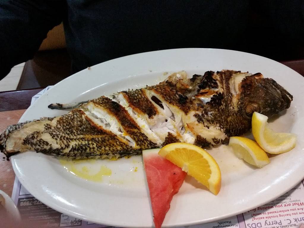 Golden Dolphin Diner | restaurant | 365 Main St, Huntington, NY 11743, USA | 6313519680 OR +1 631-351-9680