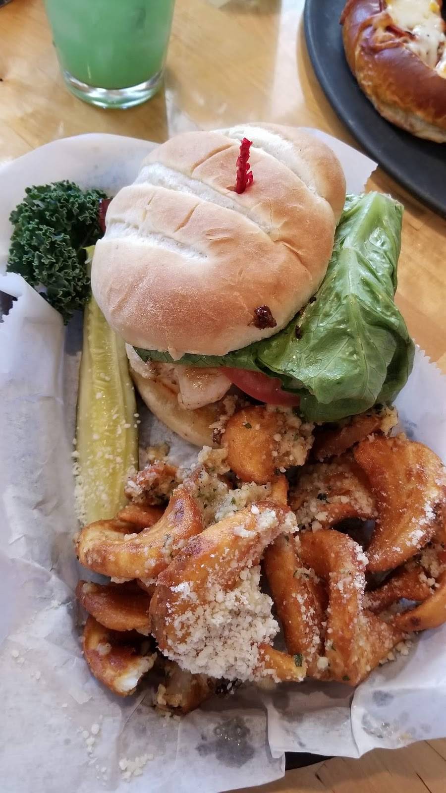 Tallys Tap & Eatery | restaurant | S31W24661 W Sunset Dr, Waukesha, WI 53189, USA | 2624463153 OR +1 262-446-3153