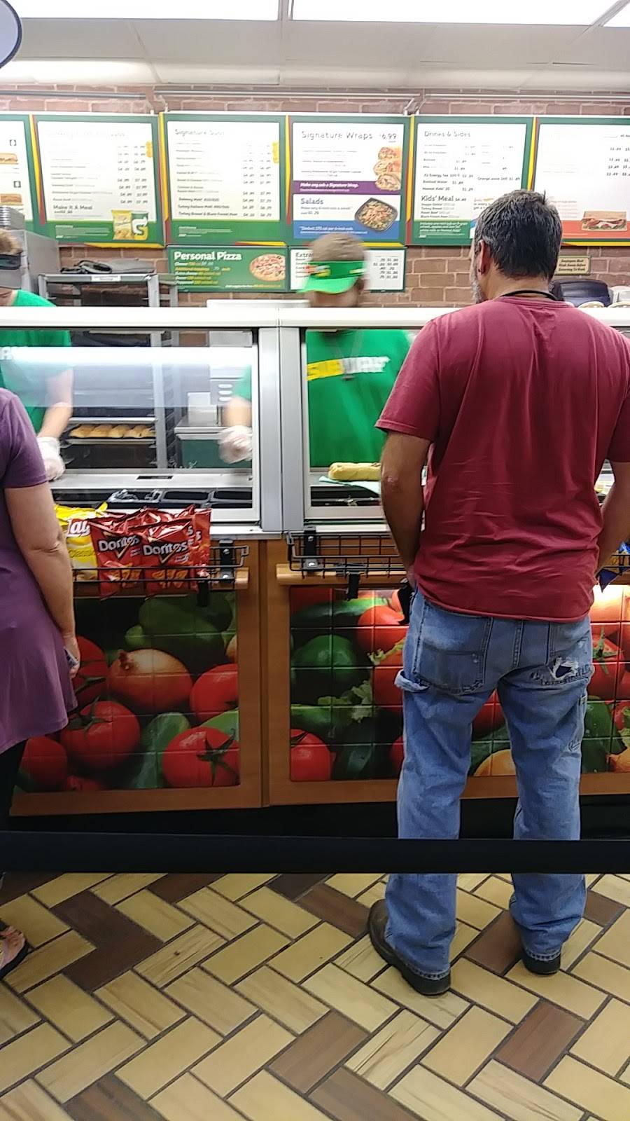 Subway | restaurant | 305 W College St, Columbiana, AL 35051, USA | 2056691458 OR +1 205-669-1458