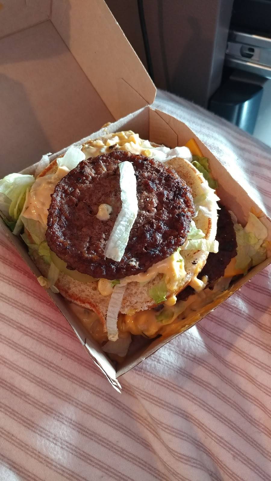 McDonalds | cafe | 340 New Lancaster Rd, Leominster, MA 01453, USA | 9785343057 OR +1 978-534-3057