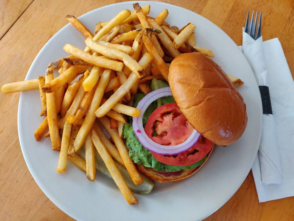 Shipyard Brew Haus - Sugarloaf | restaurant | 5000 Commons Circle, Carrabassett Valley, ME 04947, USA | 2072376834 OR +1 207-237-6834