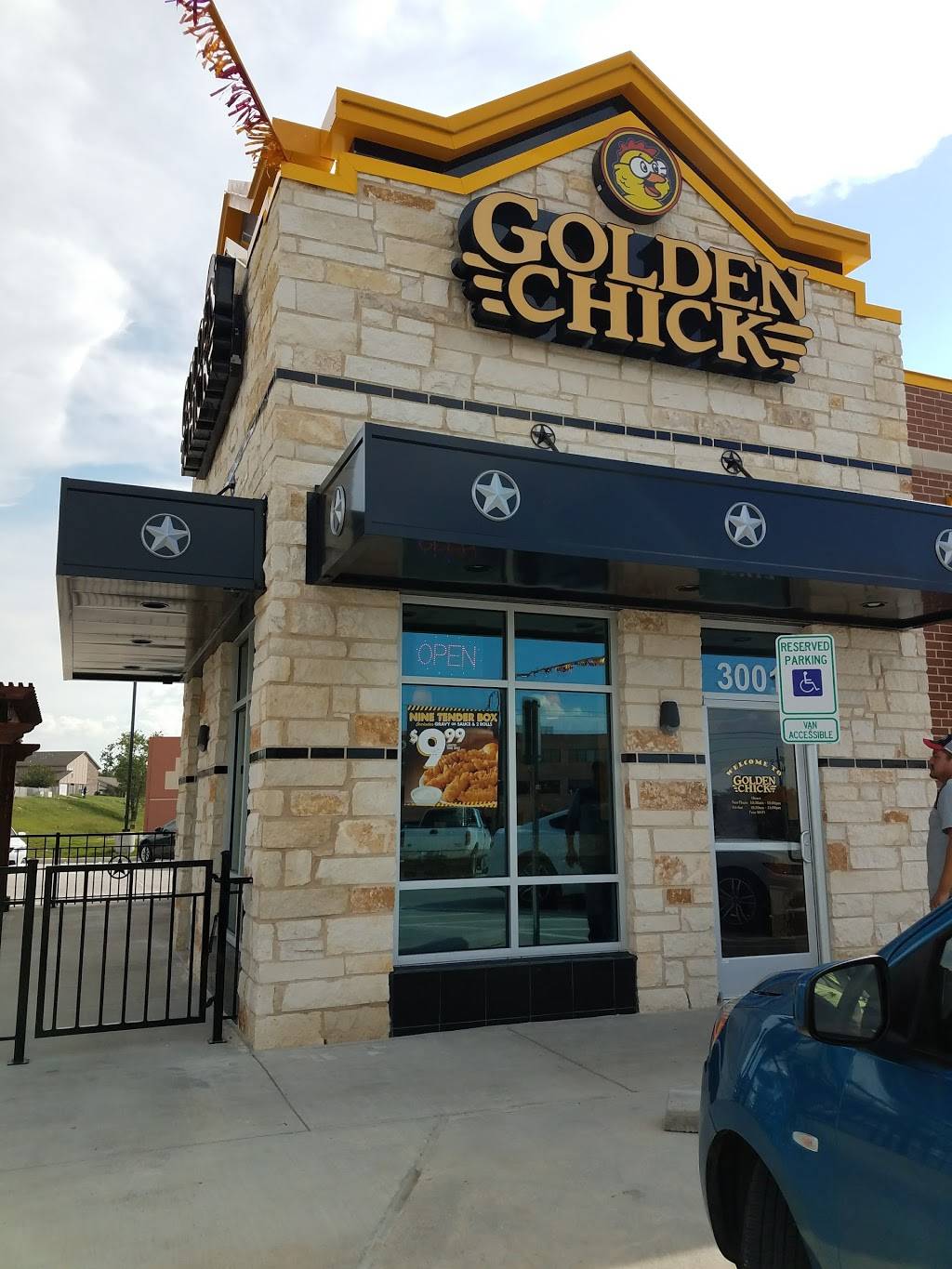 Golden Chick | meal takeaway | 3001 Altamesa Blvd, Fort Worth, TX 76133, USA | 8172945200 OR +1 817-294-5200