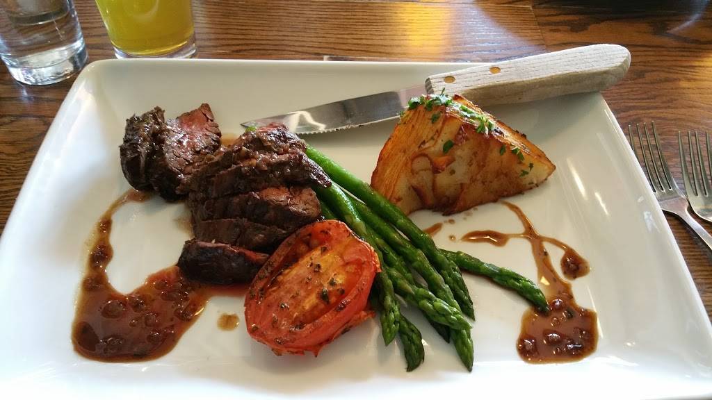 Chives Restaurant | restaurant | 1749 Riverside Dr, Suamico, WI 54173, USA | 9204346441 OR +1 920-434-6441