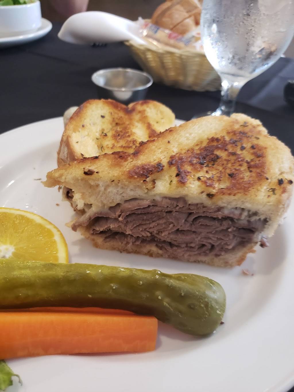 Ramekins | restaurant | 1540 Bath Rd, Kingston, ON K7M 4X6, Canada | 6133840793 OR +1 613-384-0793