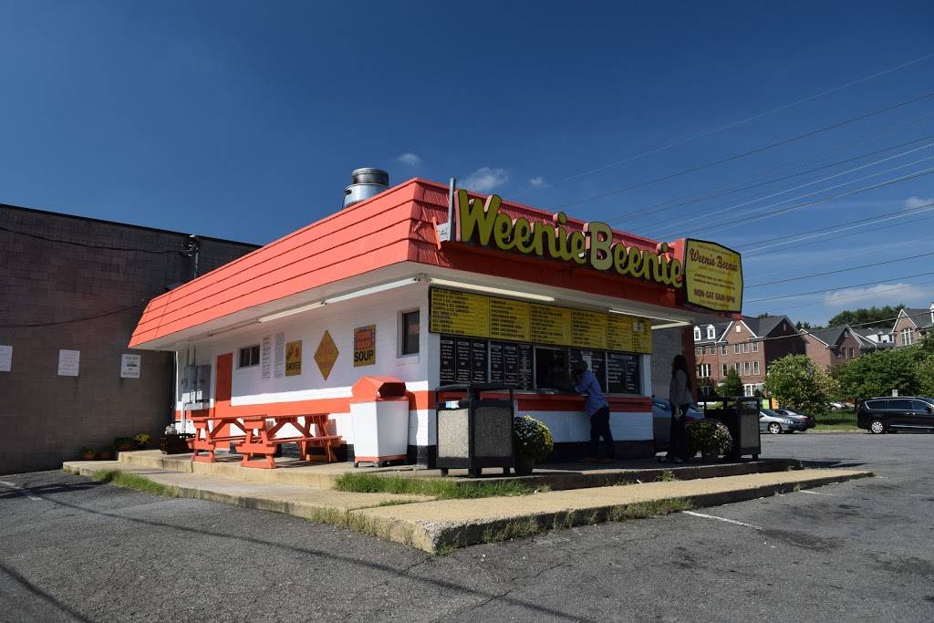 Weenie Beenie | restaurant | 2680 Shirlington Rd, Arlington, VA 22206, USA | 7036716661 OR +1 703-671-6661
