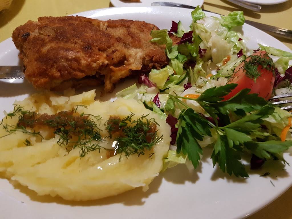 Amber European Restaurant | restaurant | 2372 Bloor St W, Toronto, ON M6S 1P5, Canada | 4167636164 OR +1 416-763-6164