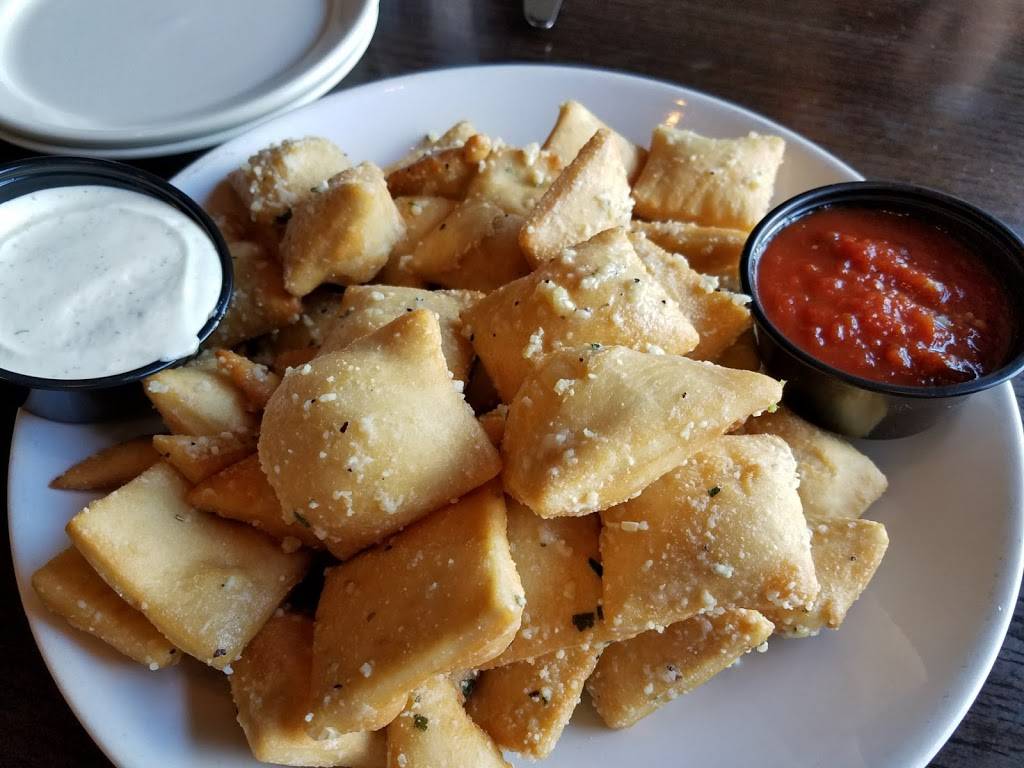 Georgios Chicago Pizzeria & Pub | restaurant | 100 W Higgins Rd, South Barrington, IL 60010, USA | 8478441988 OR +1 847-844-1988