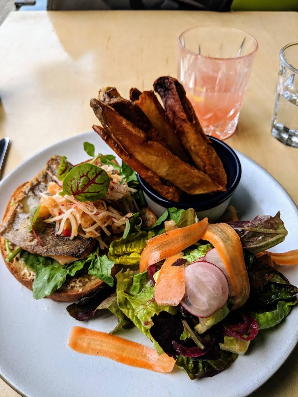 The Rowan | restaurant | 915 Bank St, Ottawa, ON K1S 3W5, Canada | 6137809292 OR +1 613-780-9292