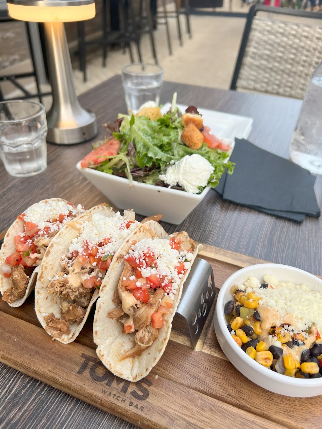 Toms Watch Bar | restaurant | 200 American Way, Oxon Hill, MD 20745, USA | 3019603936 OR +1 301-960-3936