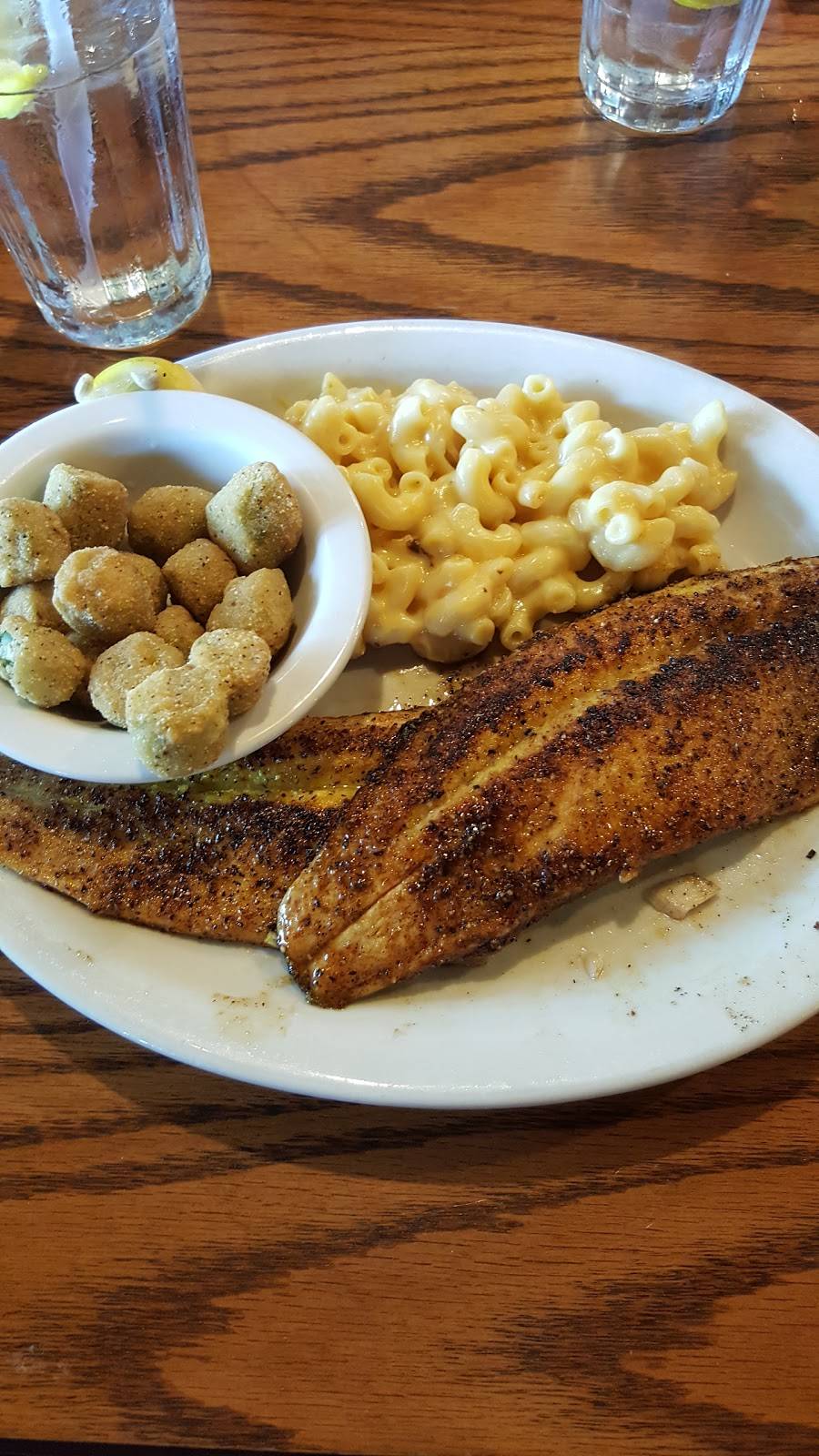 Cracker Barrel Old Country Store | restaurant | 3125 Cove Bend Dr, Tampa, FL 33613, USA | 8139778988 OR +1 813-977-8988