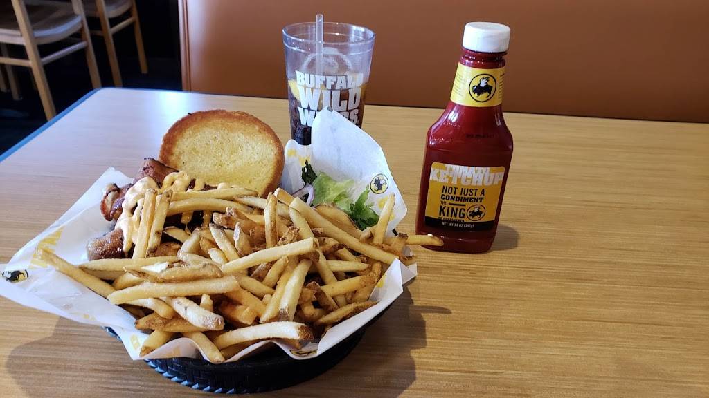 Buffalo Wild Wings | restaurant | 202 E Harcourt Rd, Angola, IN 46703, USA | 2606243111 OR +1 260-624-3111