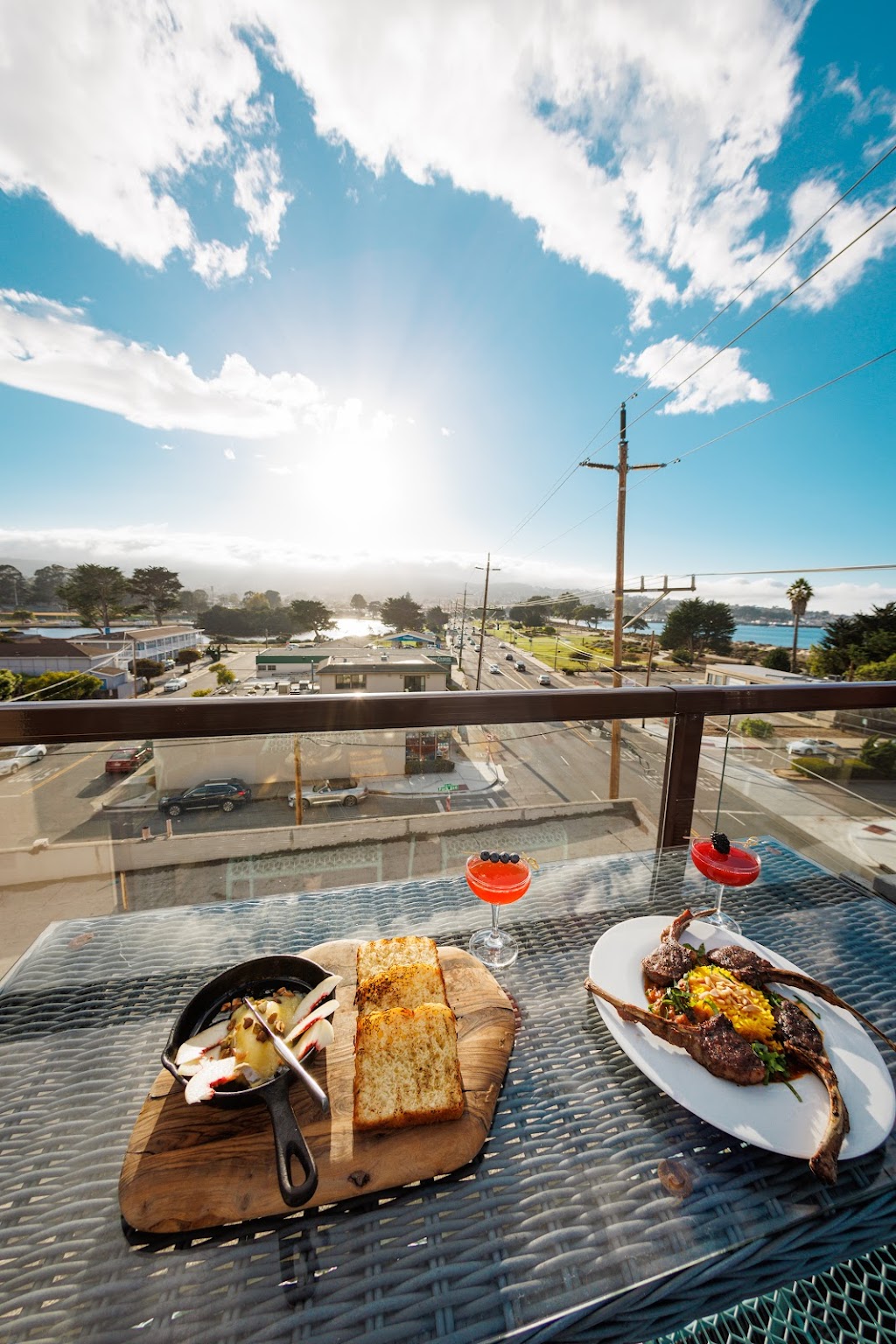 LindaRose Rooftop Bar & Grill at Hotel 1110 | restaurant | 1110 Del Monte Ave, Monterey, CA 93940, USA | 8316550515 OR +1 831-655-0515