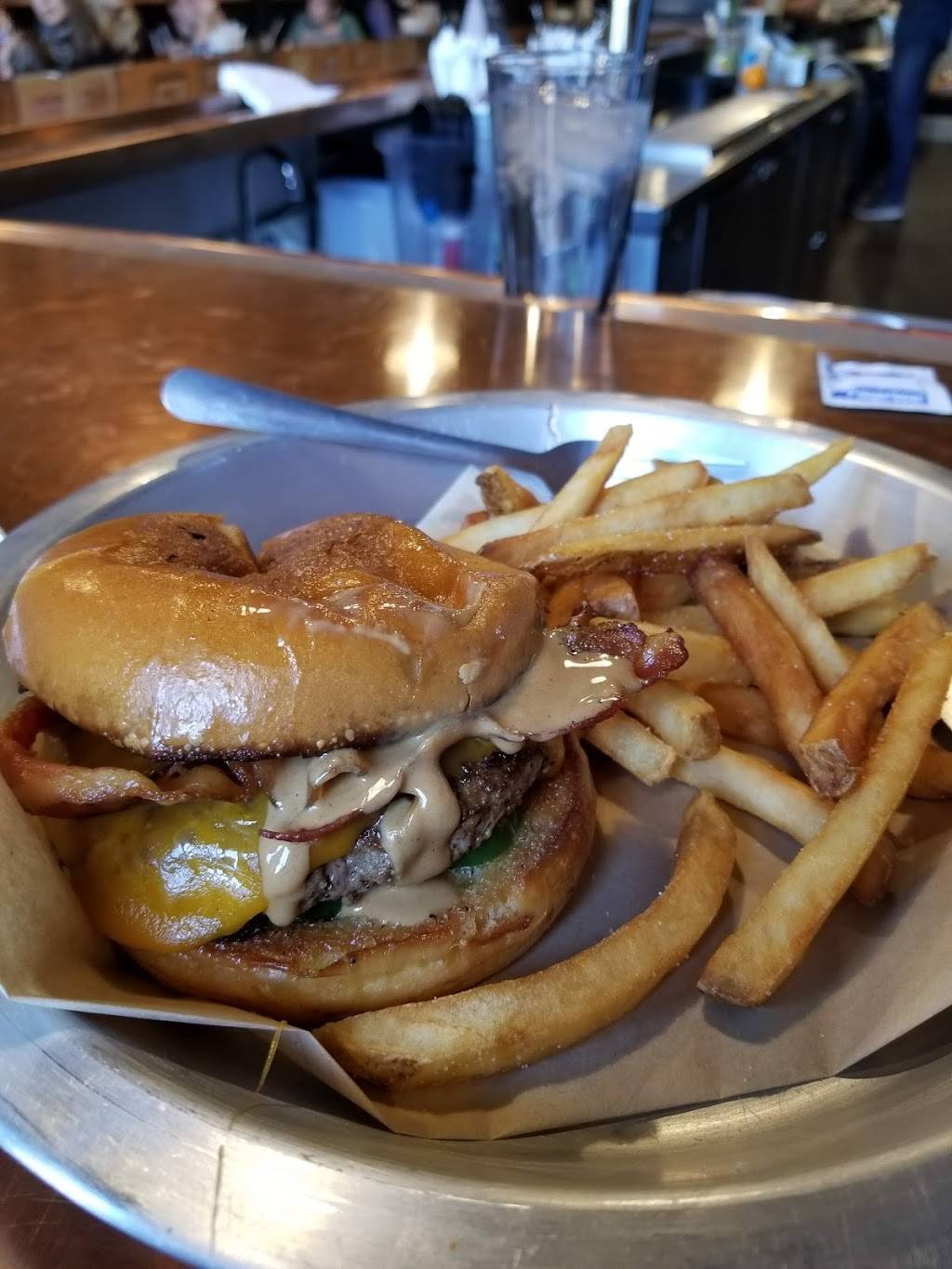 Copper Athletic Club | restaurant | 133 W Michigan Ave, Marshall, MI 49068, USA | 2695588222 OR +1 269-558-8222