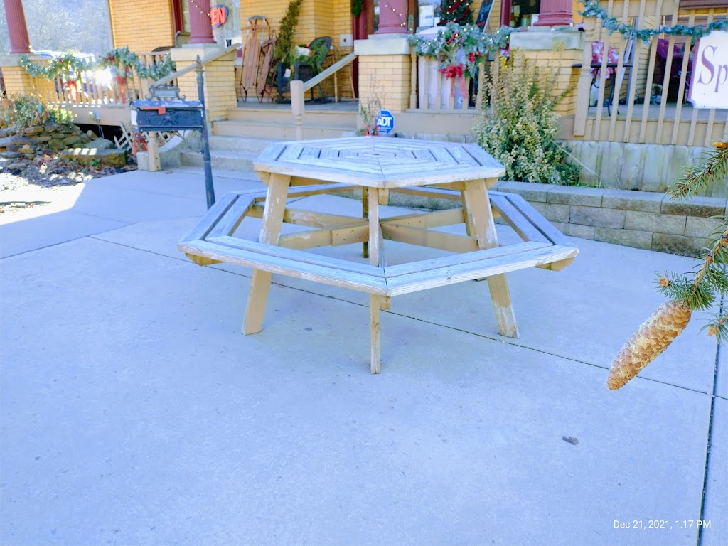 The Betsy Shoppes & Bistro | restaurant | 1903 Donner St, McKeesport, PA 15135, USA | 4127516695 OR +1 412-751-6695