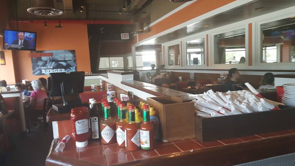 Chilis Grill & Bar | meal takeaway | 80-16 Cooper Ave, Glendale, NY 11385, USA | 7183664272 OR +1 718-366-4272