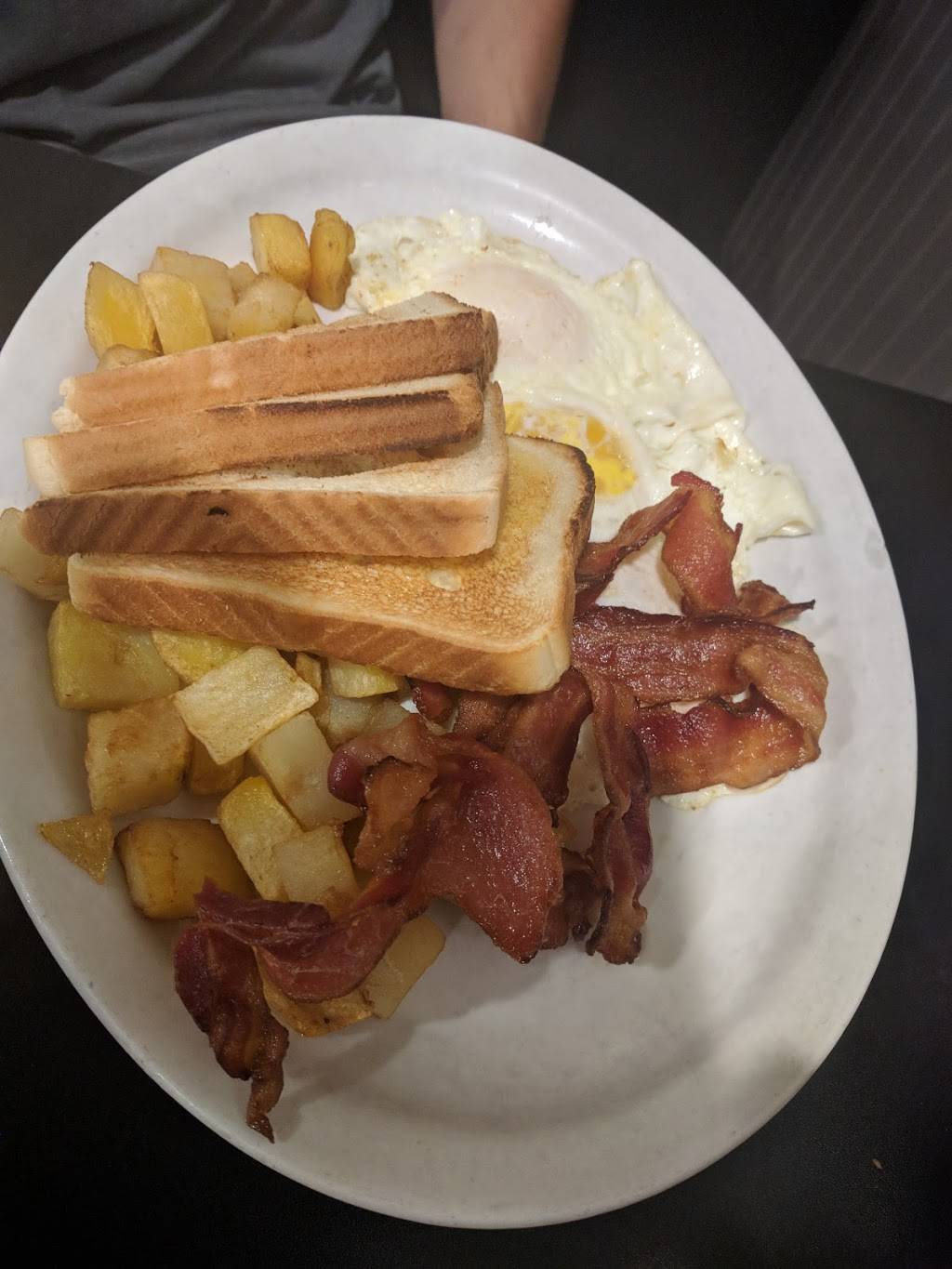 Bobolas Family Restaurant | restaurant | 1420 Lakeview Ave, Dracut, MA 01826, USA | 9789570065 OR +1 978-957-0065