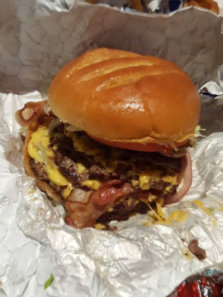 Mo Burger | restaurant | 77 Sands Blvd, Bethlehem, PA 18015, USA | 4848212921 OR +1 484-821-2921