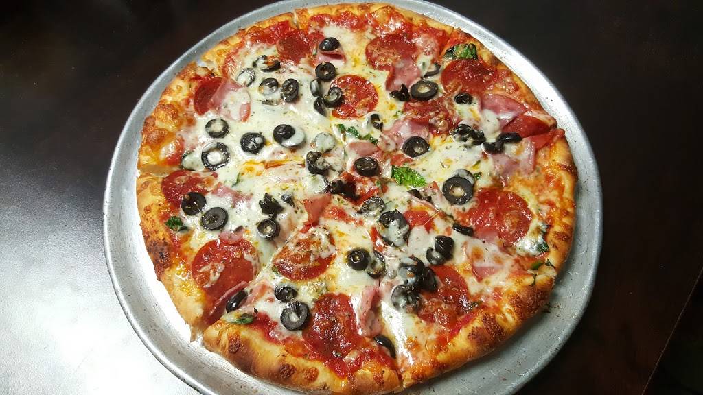 Pizza Shack | restaurant | 8676, 115 W Montgomery St, Willis, TX 77378, USA | 9368569780 OR +1 936-856-9780