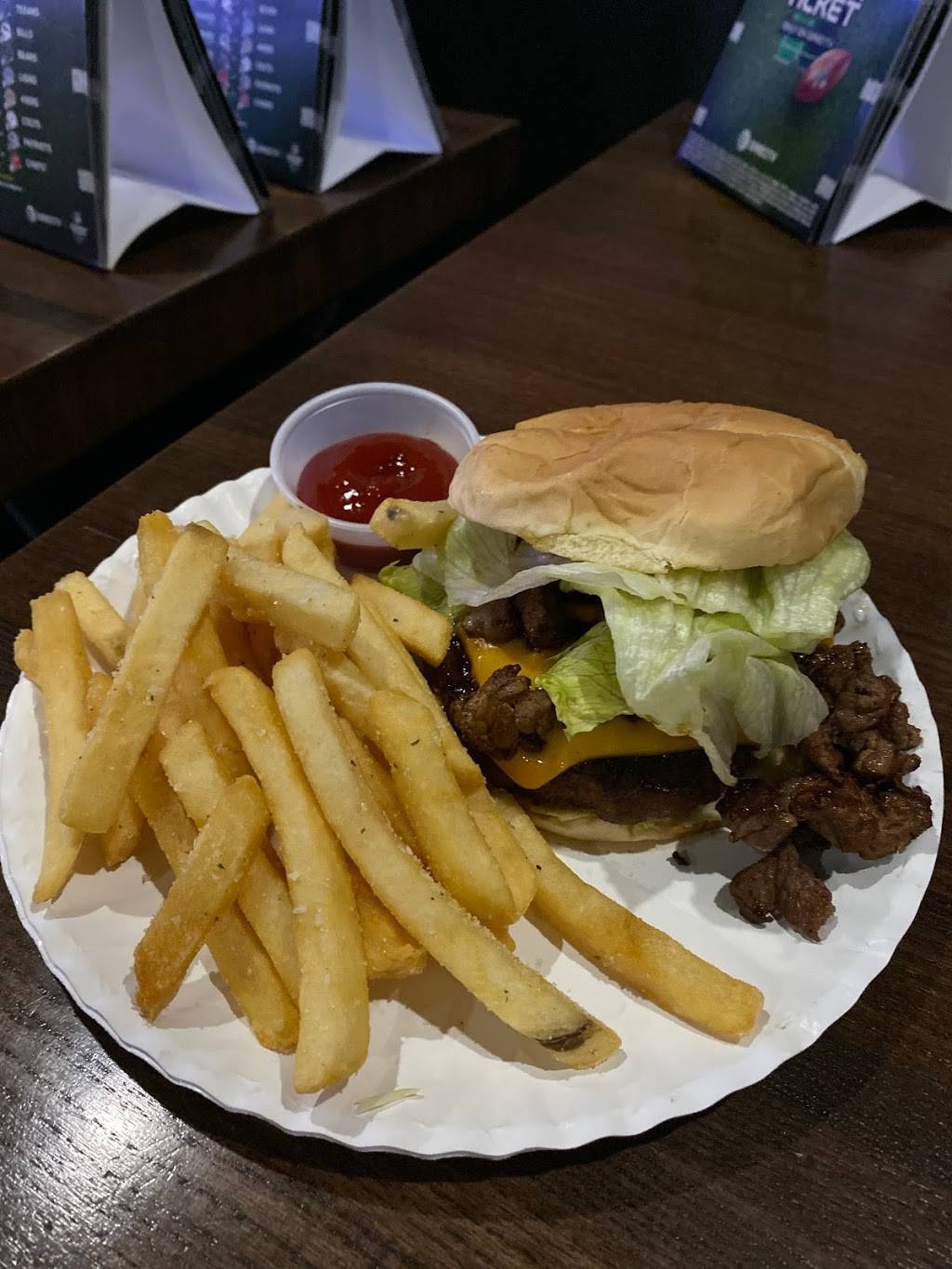 Duets Karaoke Bar & Grill | restaurant | 2720 Montana Ave, El Paso, TX 79903, USA | 9152617533 OR +1 915-261-7533