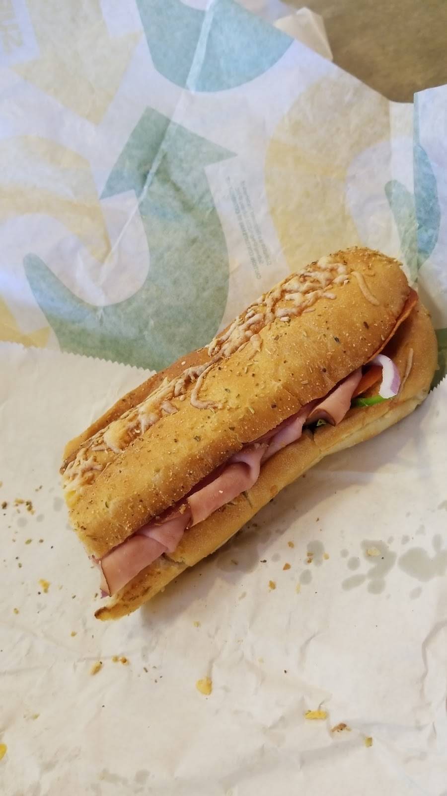 Subway Restaurants | restaurant | 812 Army Trail Rd, Carol Stream, IL 60188, USA | 6303727827 OR +1 630-372-7827